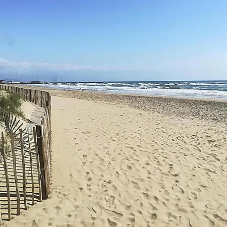 In Near Mediterranean Beaches Шале Pomerols